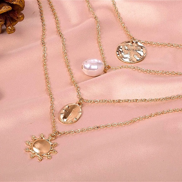 ⚜️[𝟯/$𝟮𝟴]⚜️4 Layered Gold Statement Choker NEW - Picture 4 of 9